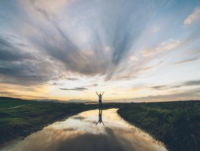 排队入场中！券商线上开户大增20%，忙开户，忙咨询、忙安抚成员工今天日常